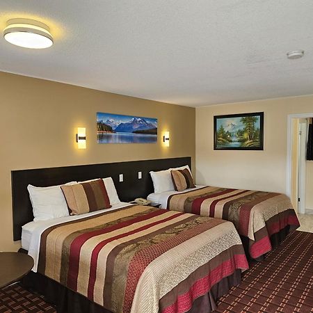 Fox Motor Inn Greater Napanee Экстерьер фото