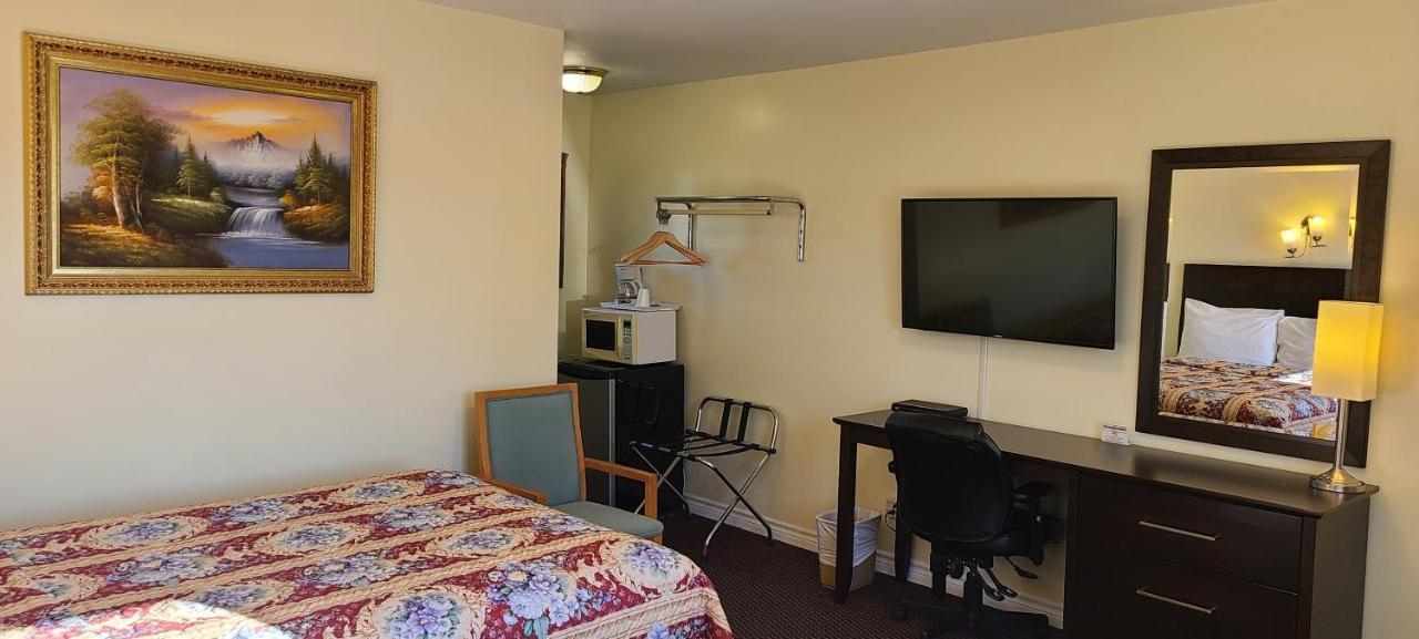 Fox Motor Inn Greater Napanee Экстерьер фото