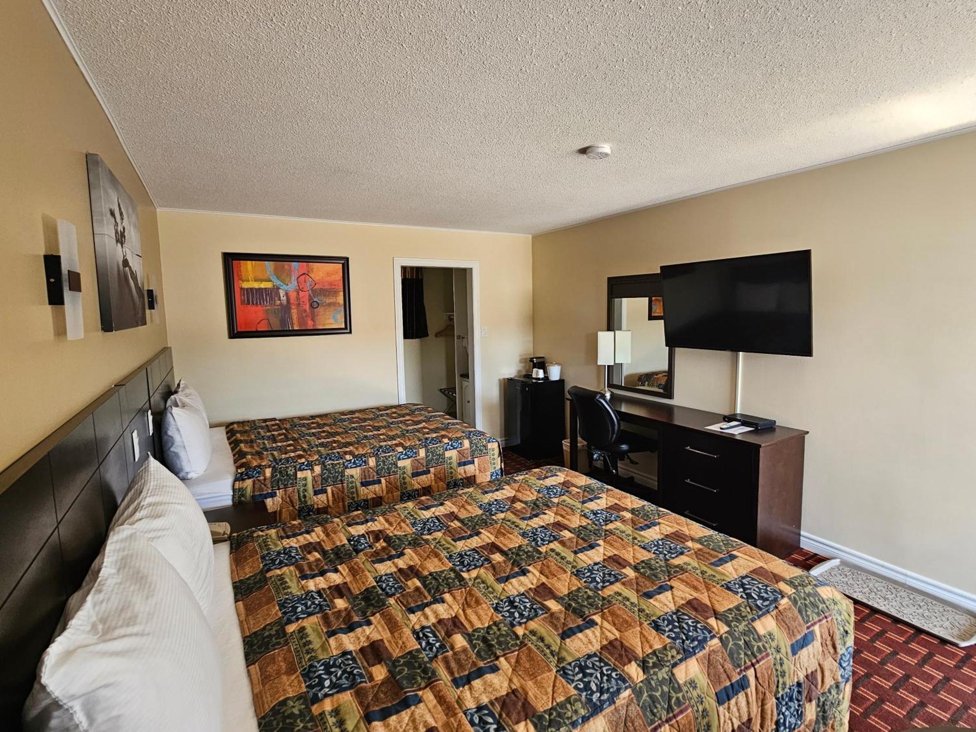 Fox Motor Inn Greater Napanee Экстерьер фото