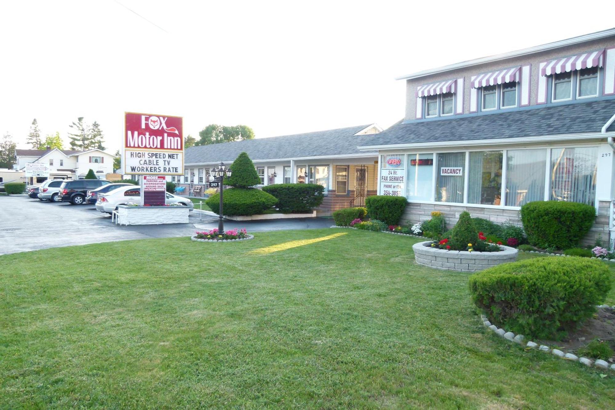 Fox Motor Inn Greater Napanee Экстерьер фото
