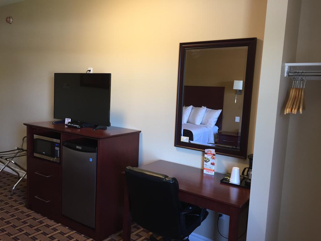Fox Motor Inn Greater Napanee Экстерьер фото