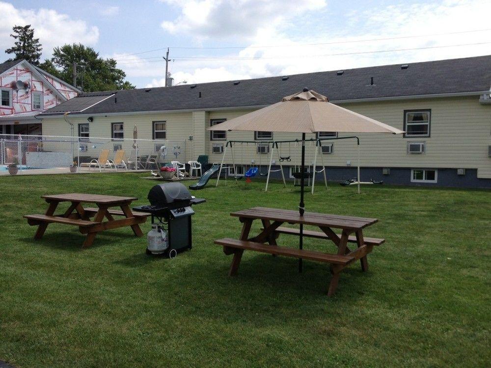 Fox Motor Inn Greater Napanee Экстерьер фото