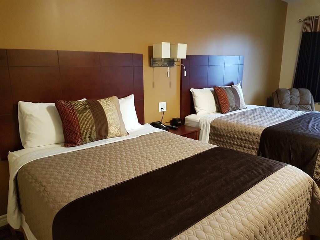 Fox Motor Inn Greater Napanee Экстерьер фото