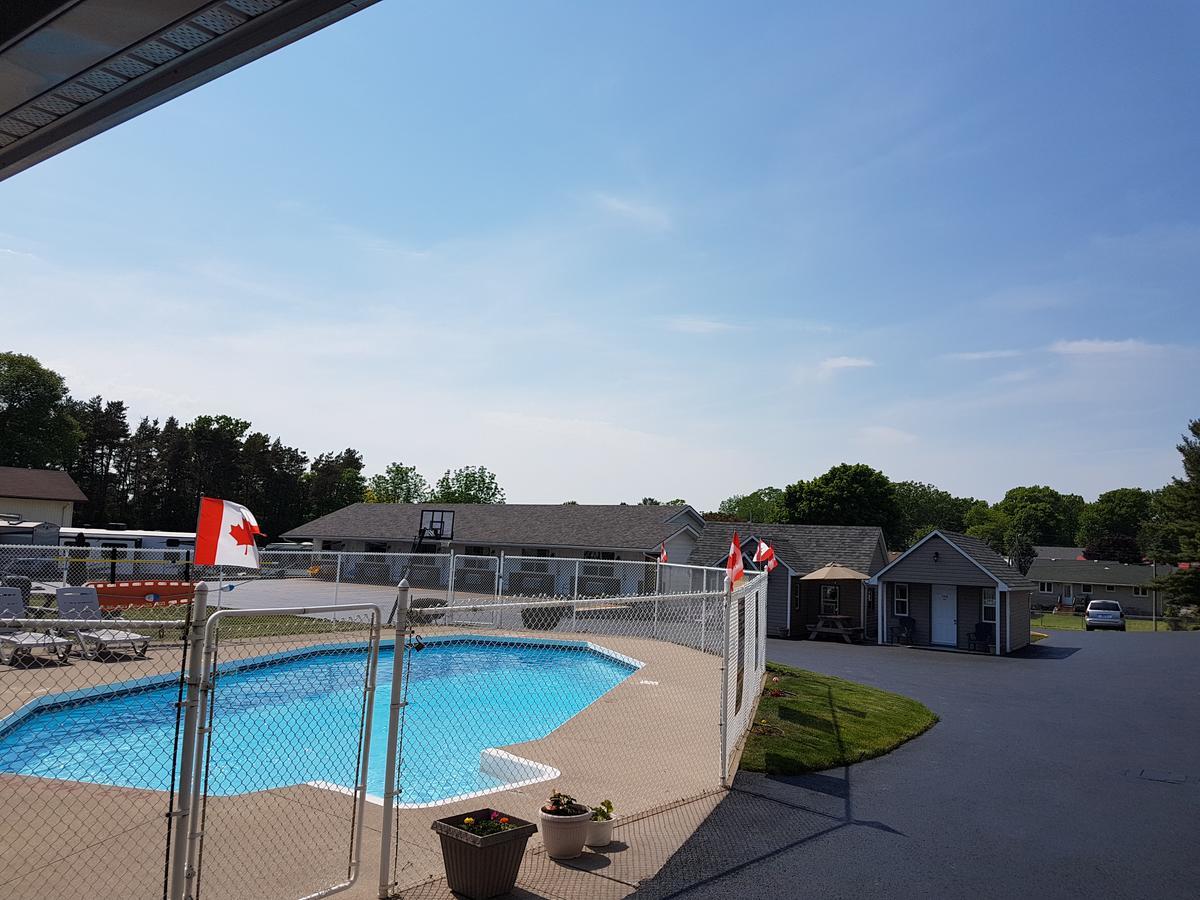 Fox Motor Inn Greater Napanee Экстерьер фото