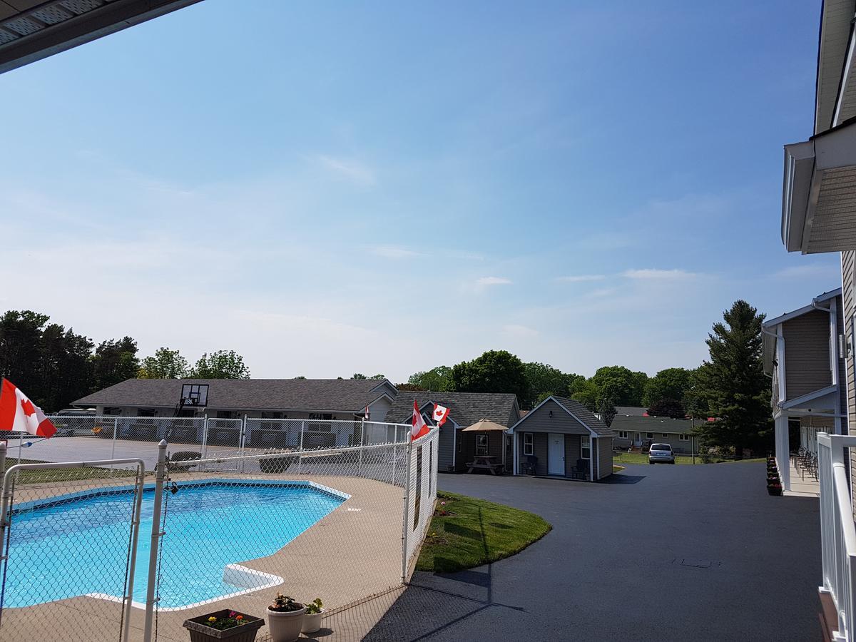 Fox Motor Inn Greater Napanee Экстерьер фото