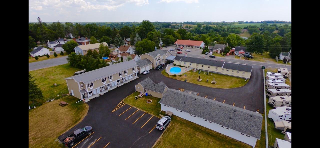Fox Motor Inn Greater Napanee Экстерьер фото