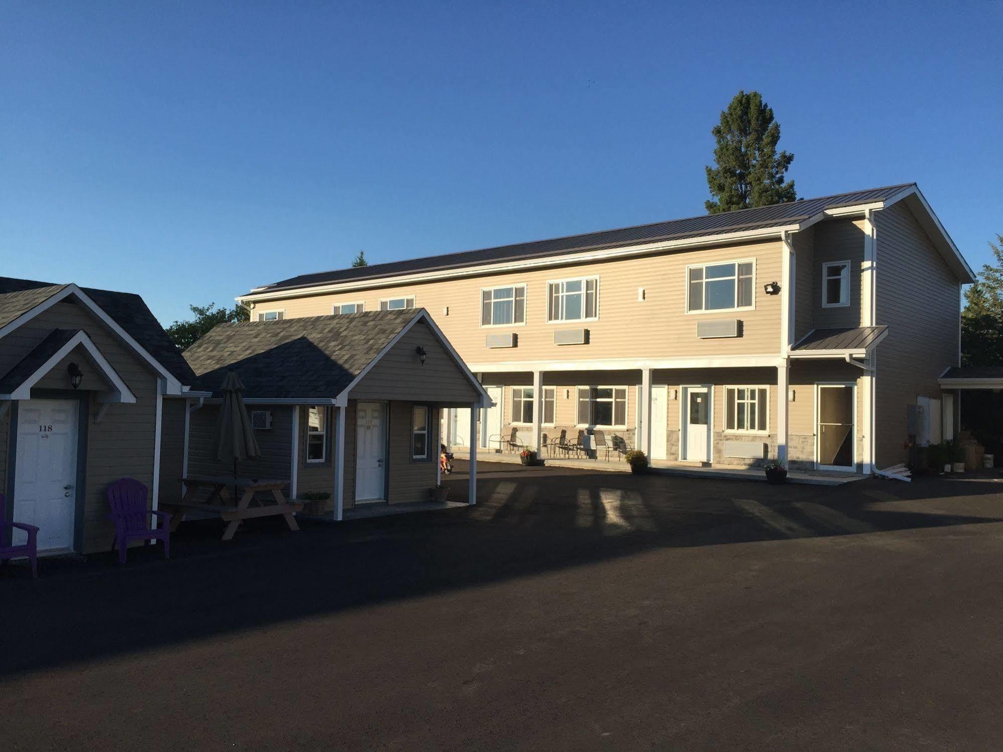 Fox Motor Inn Greater Napanee Экстерьер фото