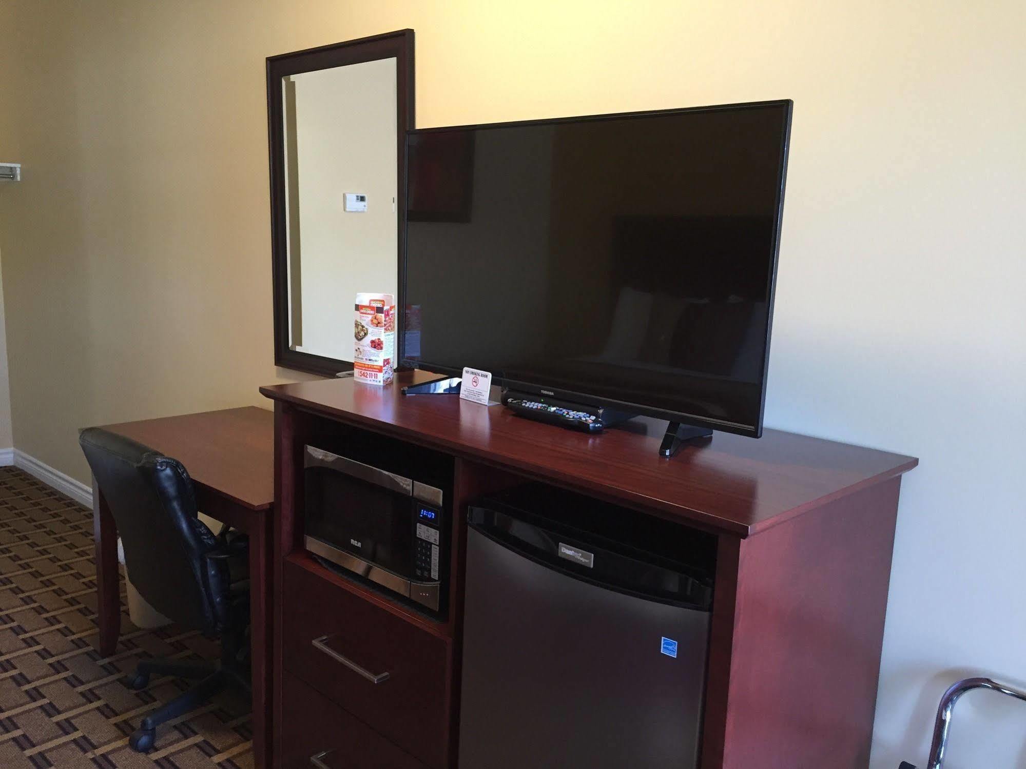 Fox Motor Inn Greater Napanee Экстерьер фото