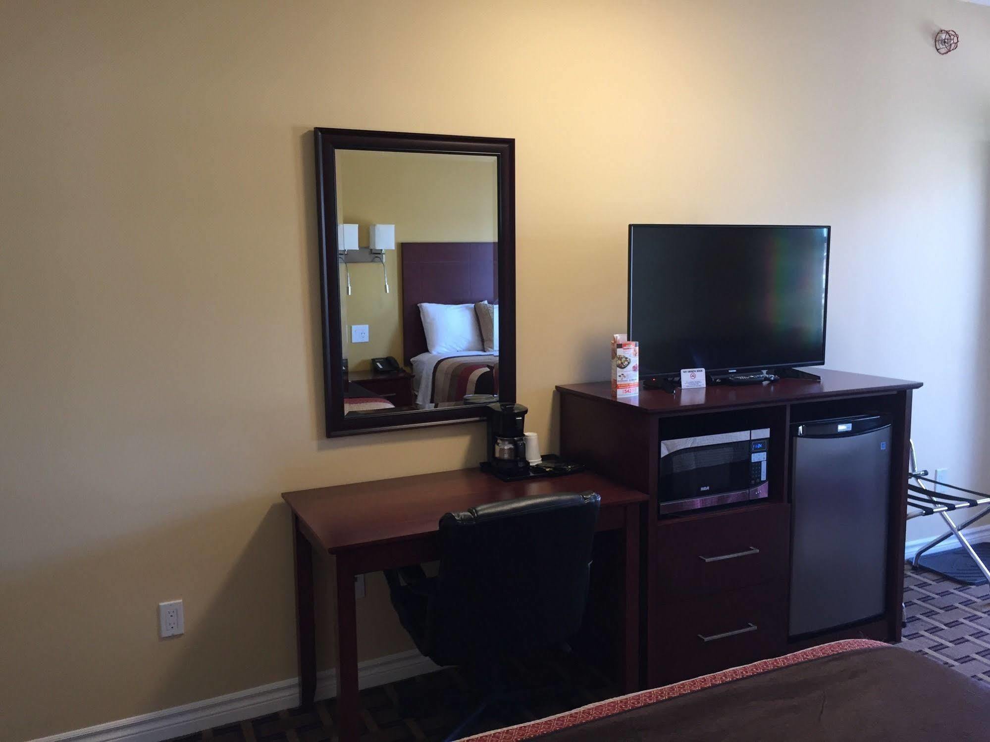 Fox Motor Inn Greater Napanee Экстерьер фото