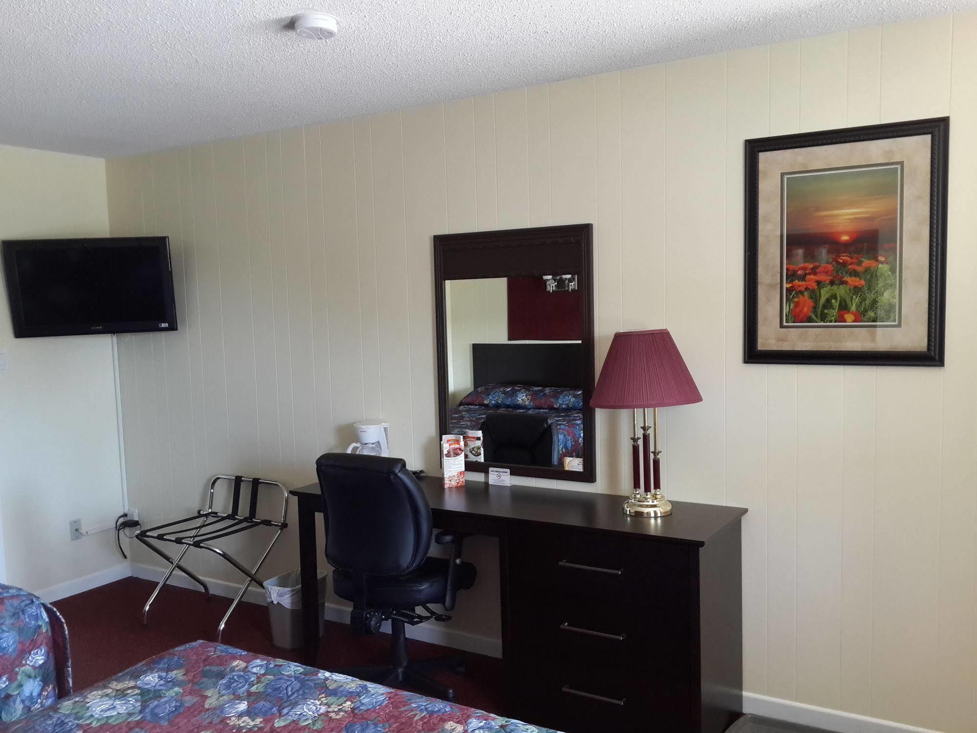 Fox Motor Inn Greater Napanee Экстерьер фото