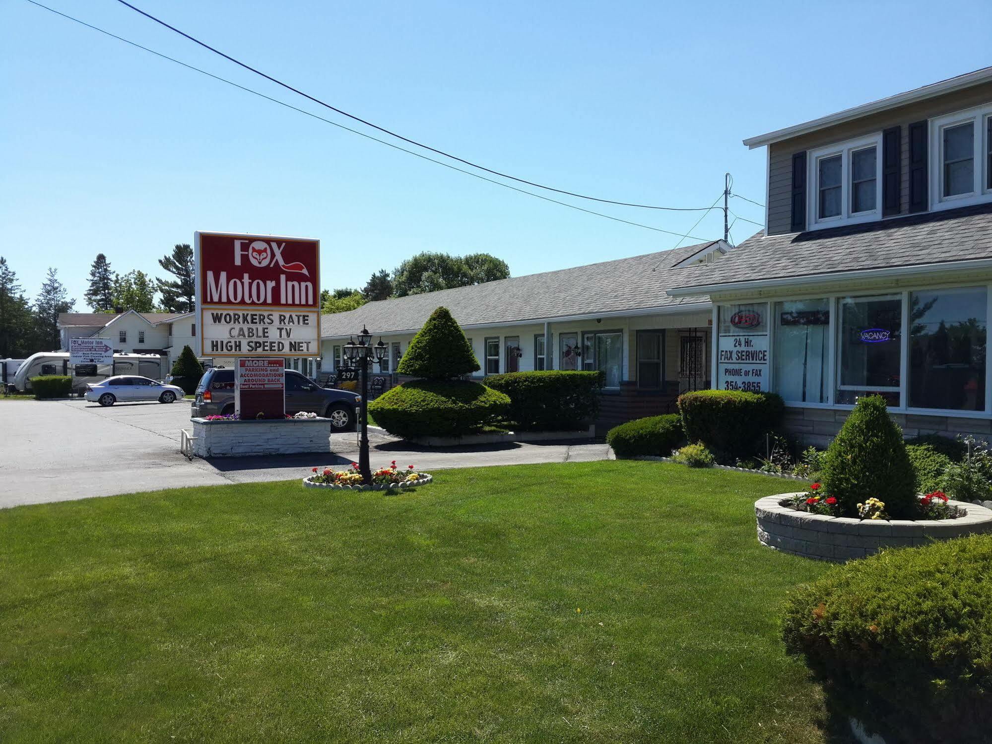 Fox Motor Inn Greater Napanee Экстерьер фото