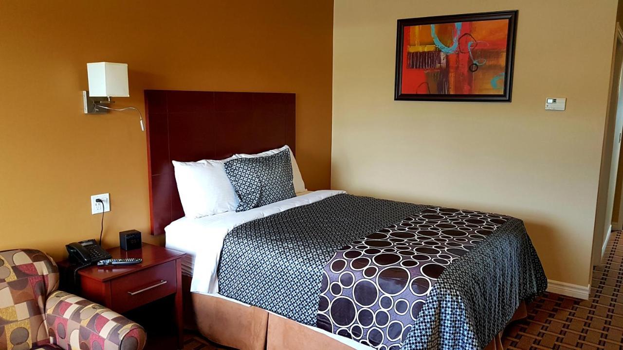 Fox Motor Inn Greater Napanee Экстерьер фото