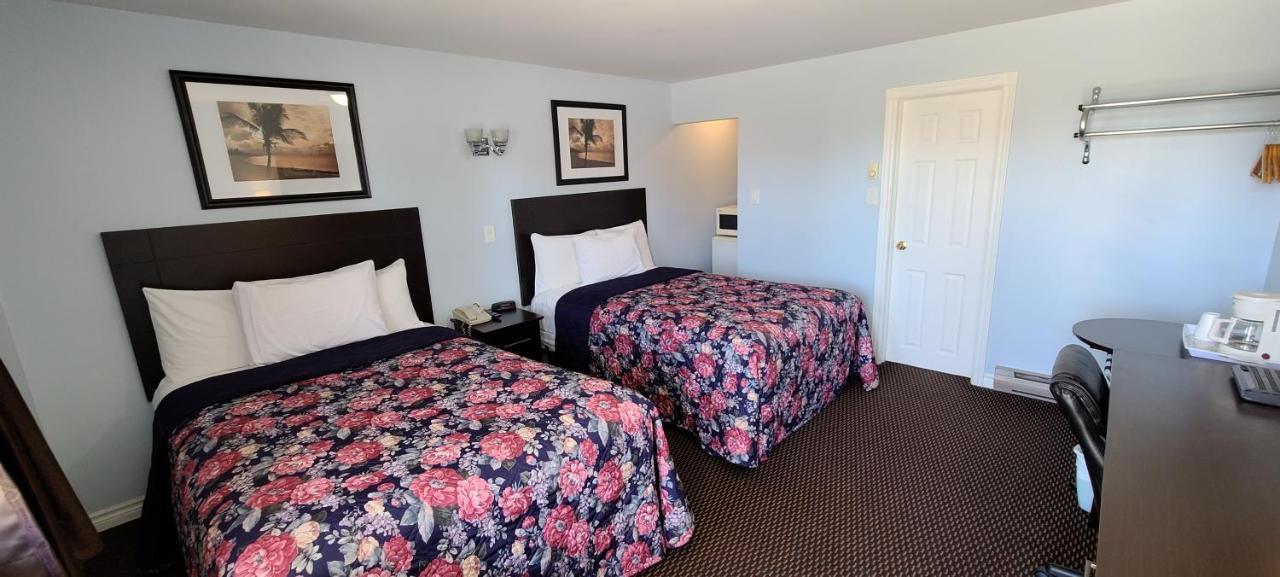 Fox Motor Inn Greater Napanee Экстерьер фото