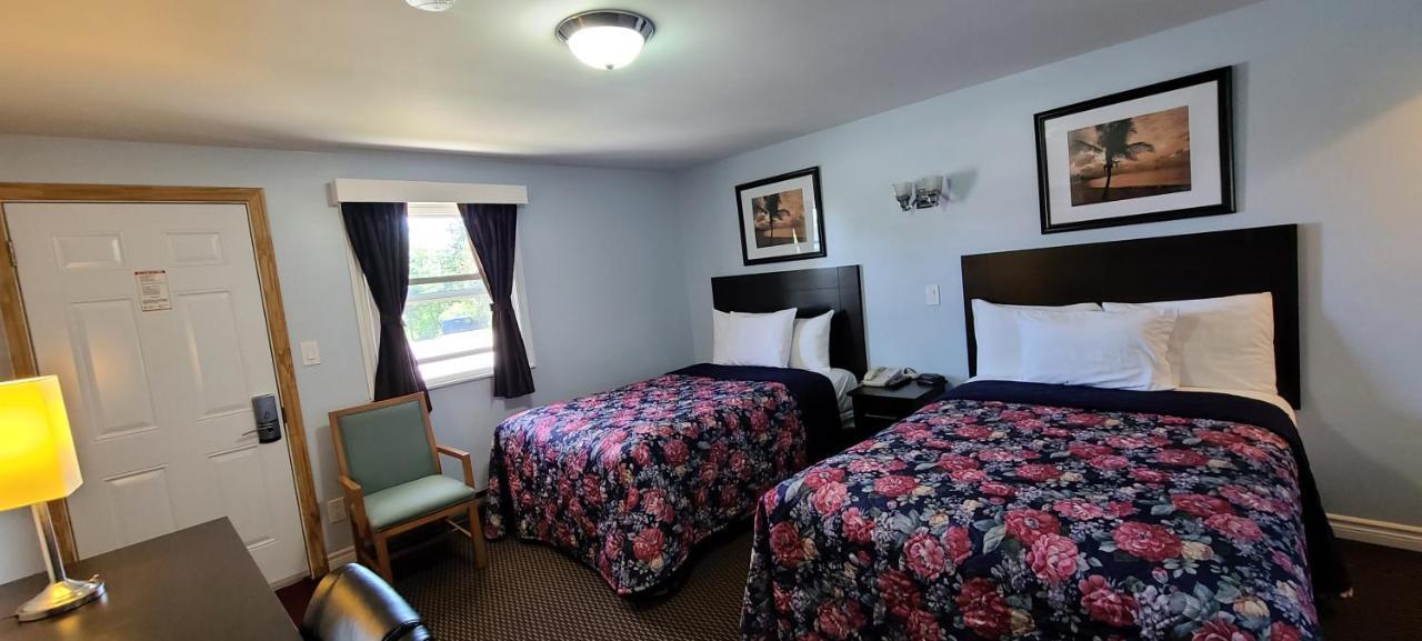 Fox Motor Inn Greater Napanee Экстерьер фото